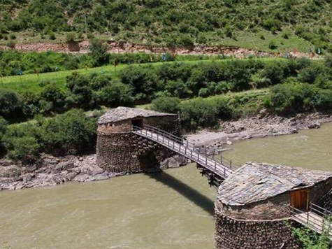 我很較牛的木橋不用一釘一鉚六百年不倒，紅軍長(zhǎng)征曾經(jīng)過(guò)