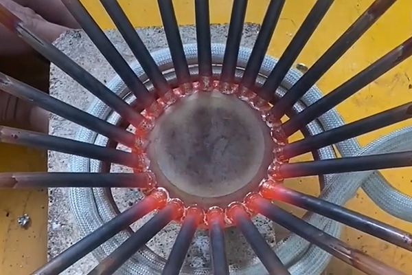 高頻焊接機(jī)，高頻釬焊機(jī)，分液器接頭銅管焊接