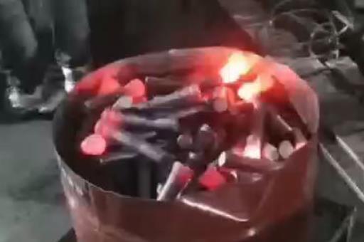 中頻加熱鍛造爐對(duì)銷(xiāo)子墩頭加熱