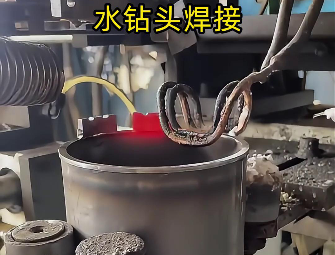 水鉆頭焊接通常采用自動(dòng)化高頻焊接設(shè)備或者高頻焊機(jī)焊