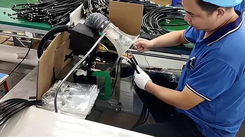 高頻焊接機(jī)，輕松實(shí)現(xiàn)接線端子錫焊，讓你的工作更輕松！