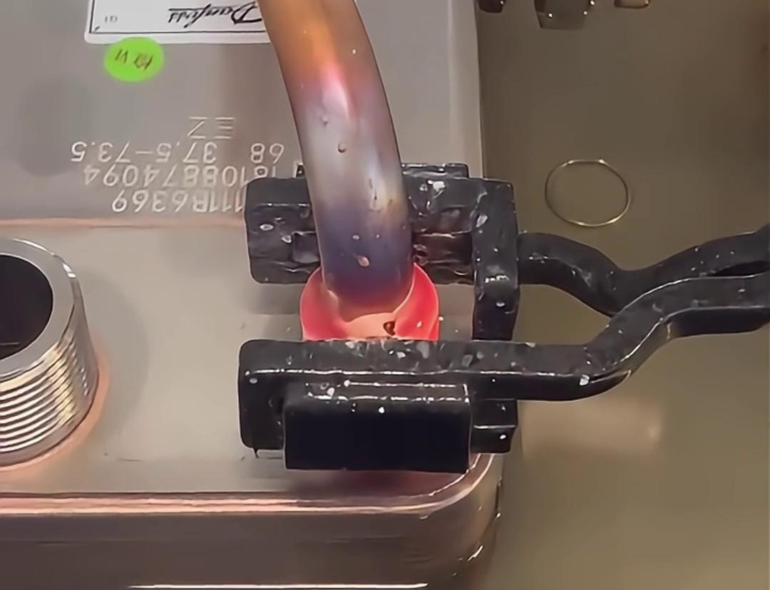 手持式高頻焊機(jī)，它在散熱器銅鋁焊接領(lǐng)域表現(xiàn)出色