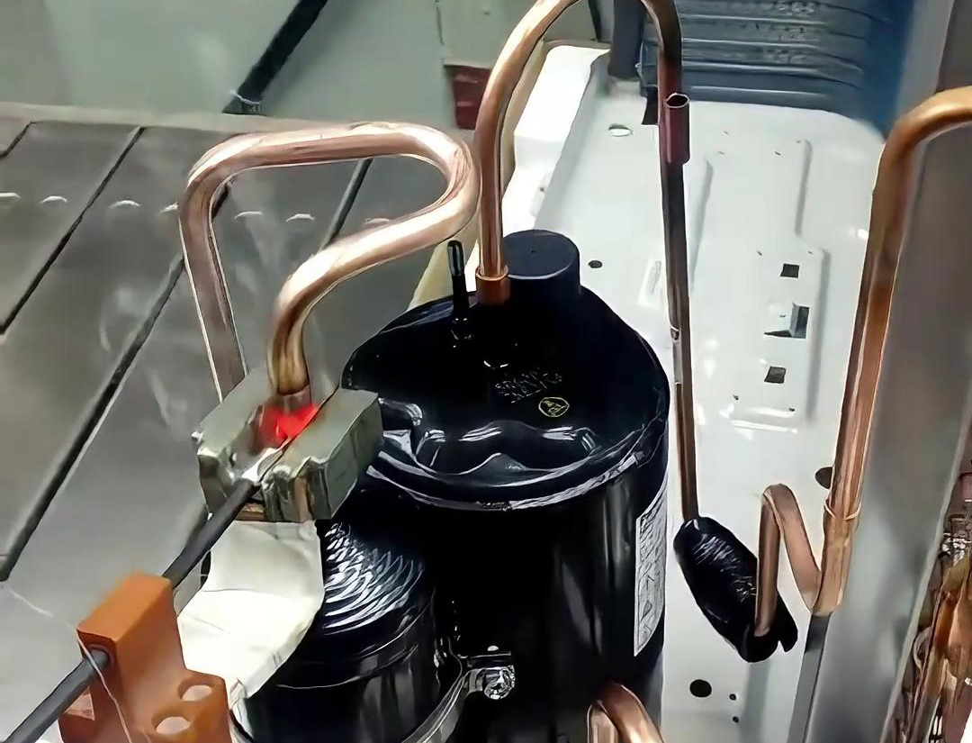 用手持式高頻焊機對空調(diào)壓縮機銅管焊接