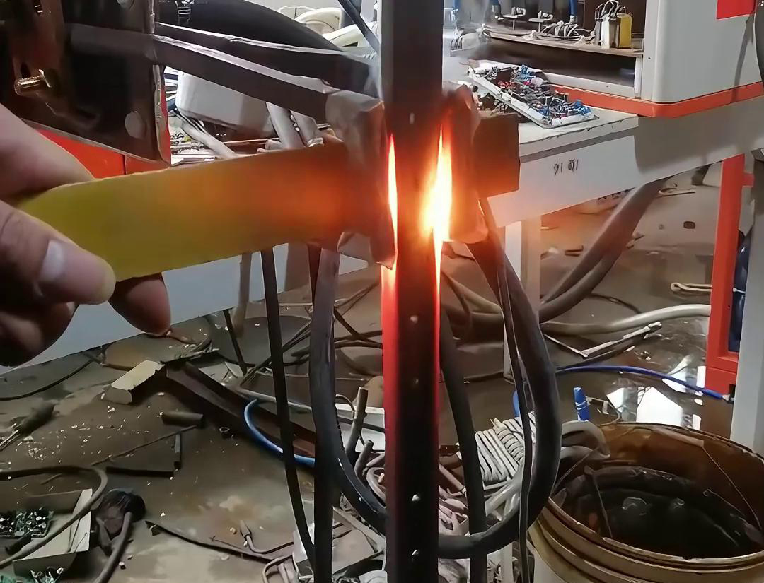 適用超高頻淬火機(jī)對導(dǎo)軌淬火試驗(yàn)，驗(yàn)證淬火是否能達(dá)到工藝要求