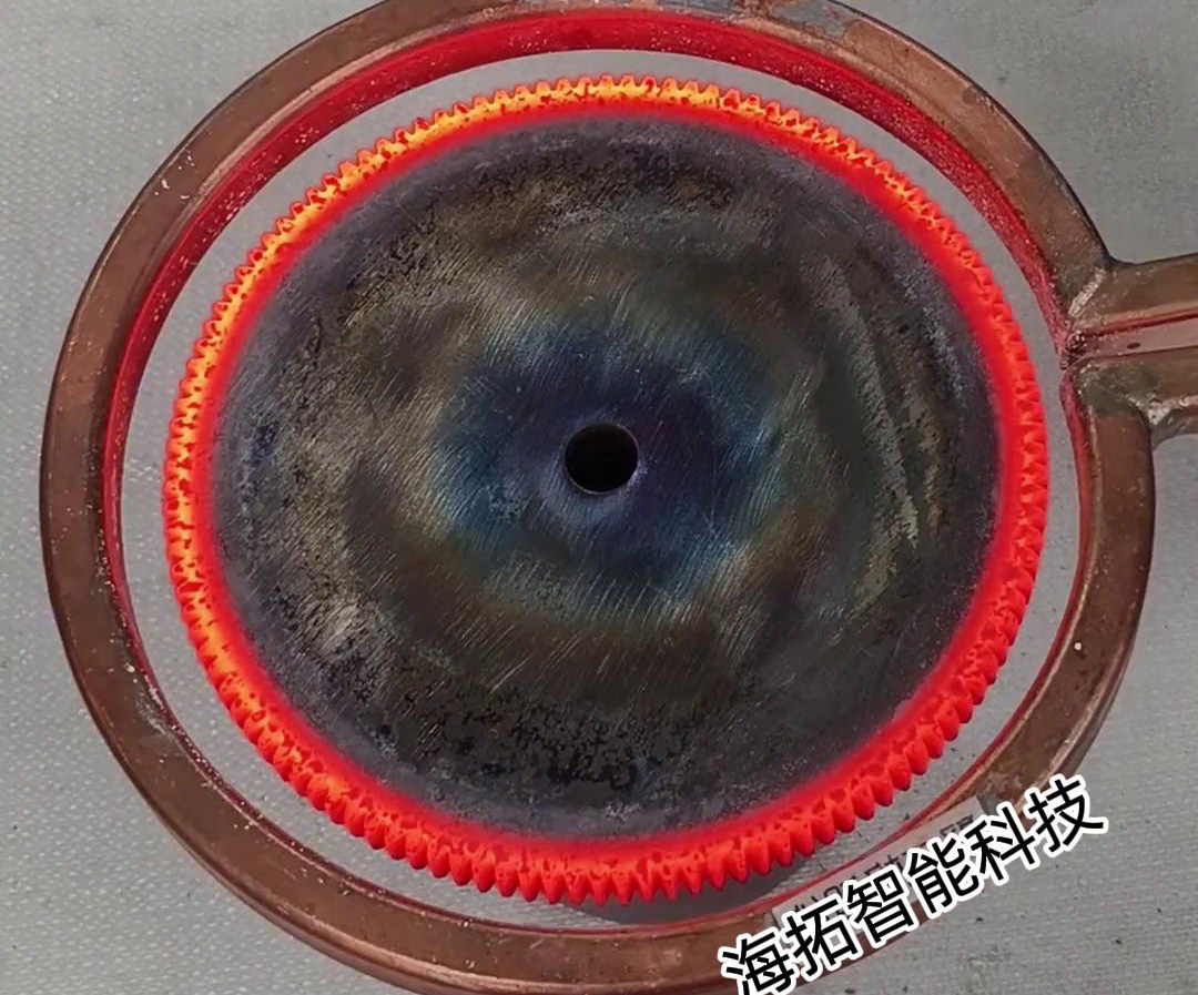 超高頻淬火設(shè)備對(duì)齒輪進(jìn)行淬火處理是一種高效且快速的方法(圖3)