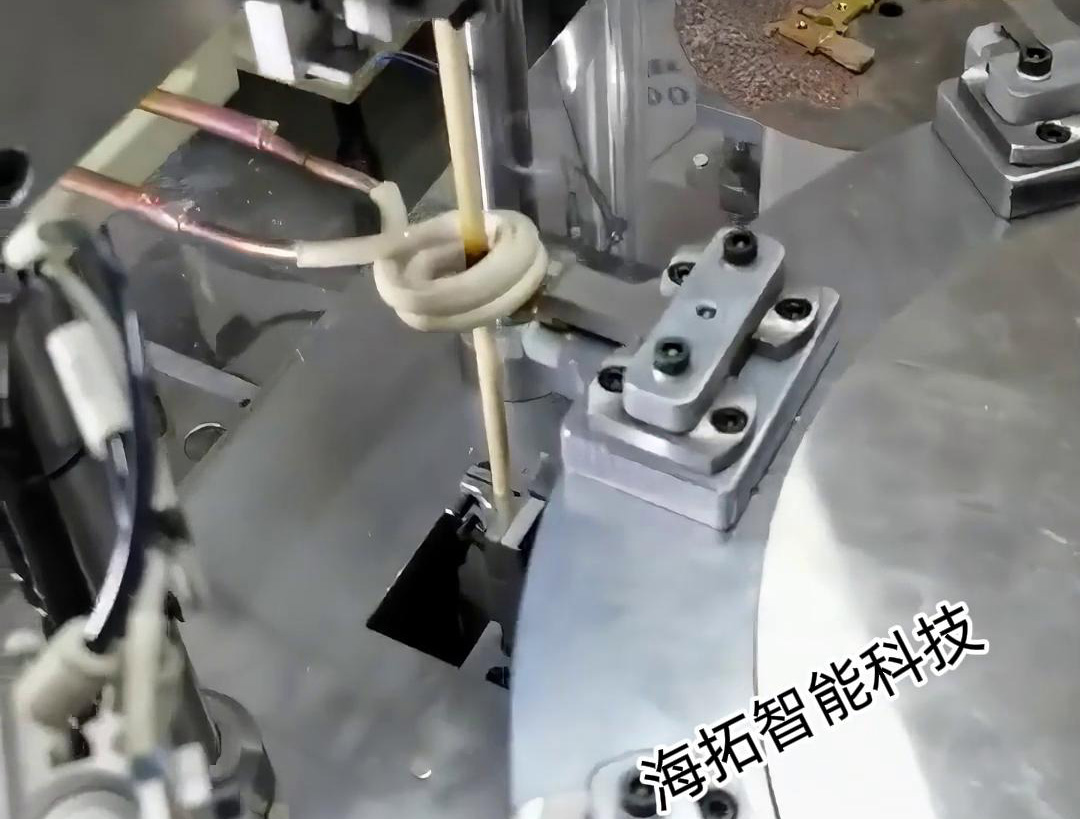 高頻釬焊設(shè)備對銅件觸點(diǎn)自動(dòng)化焊接的全過程