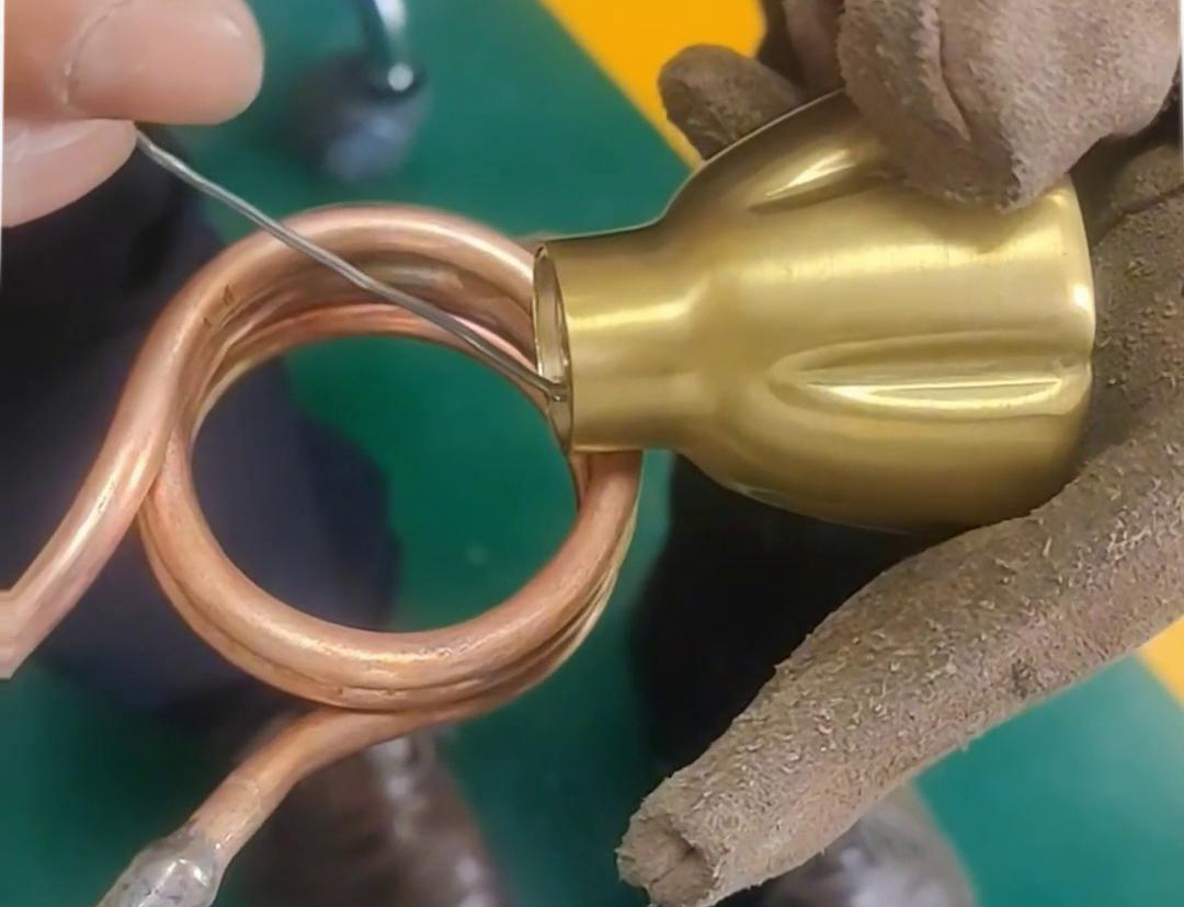 高頻焊機(jī)適用于各類常見銅件鋁件焊接，不管是標(biāo)準(zhǔn)件還是非標(biāo)的異型件