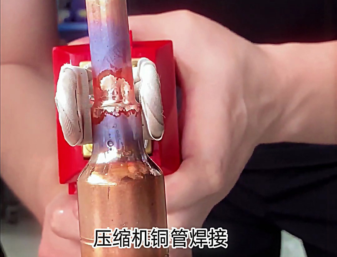 空調(diào)毛細(xì)銅管自動(dòng)化焊接設(shè)備:高頻釬焊技術(shù)的精密制造解決方案(圖1) 空調(diào)毛細(xì)銅管自動(dòng)化焊接設(shè)備:高頻釬焊技術(shù)的精密制造解決方案(圖1)