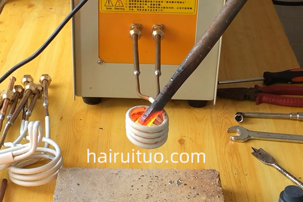 高頻加熱機(jī)對鋼棒鐵棒加熱退火淬火熱處理