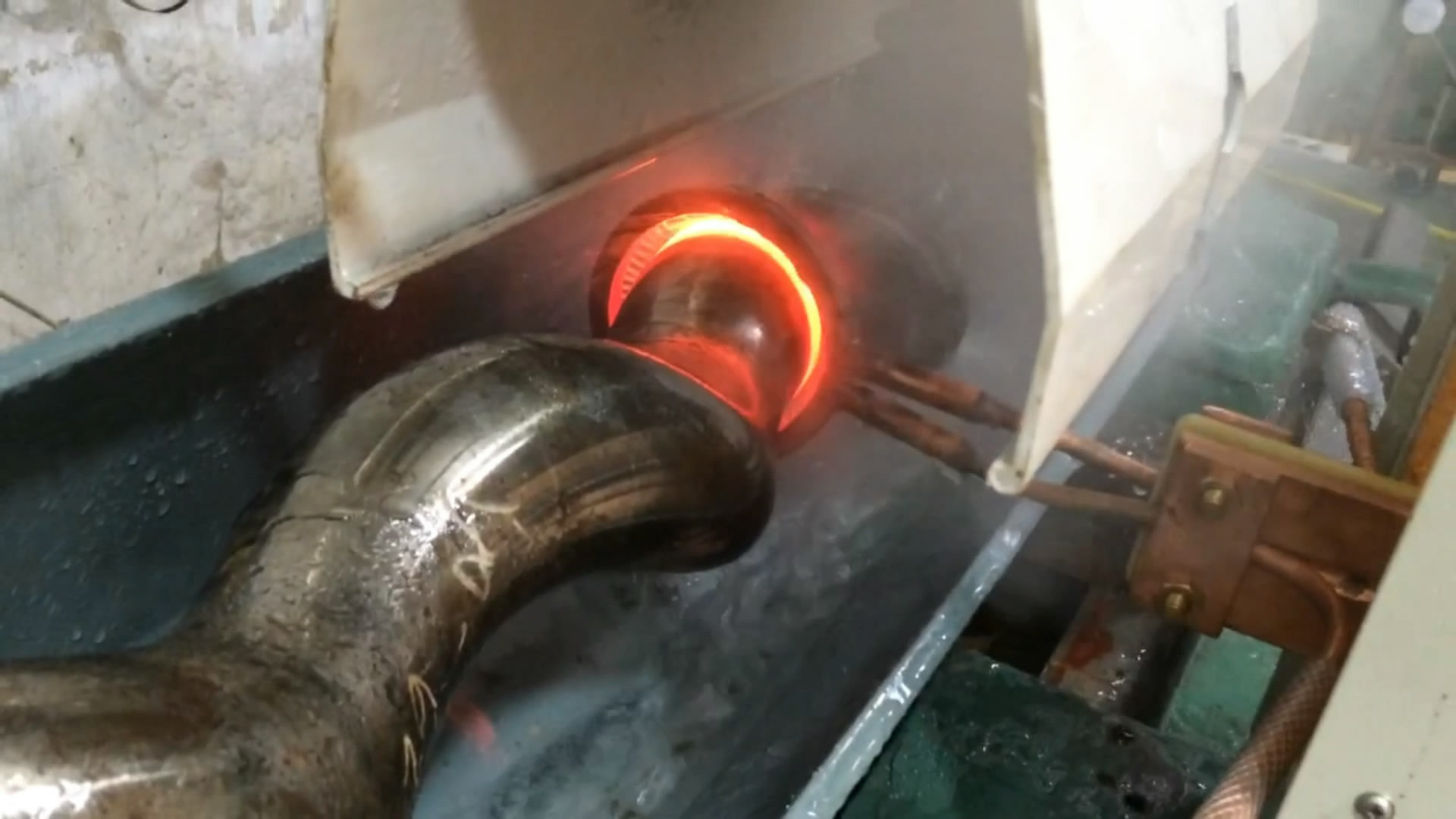 高頻加熱機對滾軸表面淬火，軸淬火用高頻淬火設備