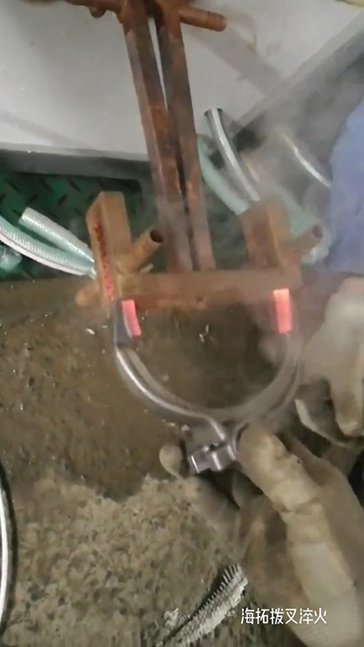 高頻加熱機 撥叉淬火，1.7秒一個，質(zhì)量杠杠滴