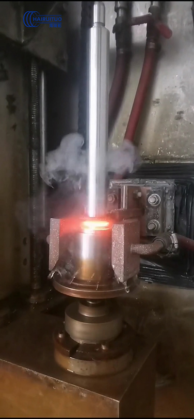 軸淬火用高頻淬火機(jī)床，瞬間900度