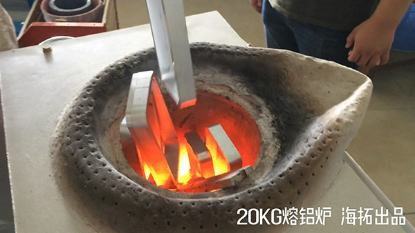 感應(yīng)熔煉爐廠