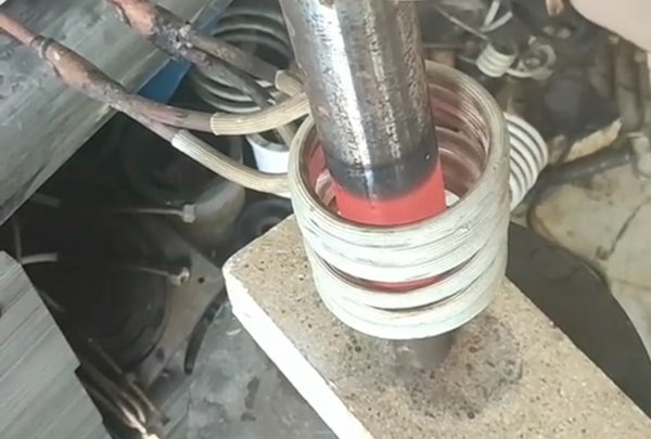 高頻感應(yīng)加熱機(jī)對鋼筒加熱淬火退火