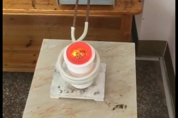 高中頻熔煉爐
