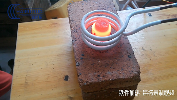 可維護(hù)性好的感應(yīng)加熱電源應(yīng)具有以下特點(diǎn)。