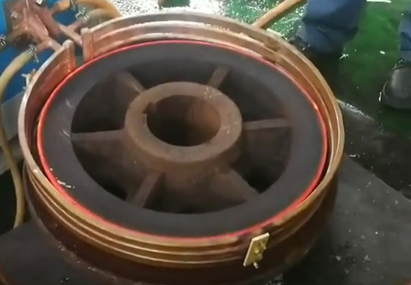 淬火機淬火時無需人工操作，淬火一鍵完成，節(jié)約人力成本。